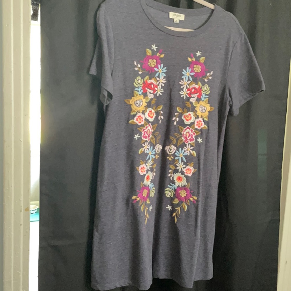 Tunic umgee top. Pockets. Floral Embroidery.